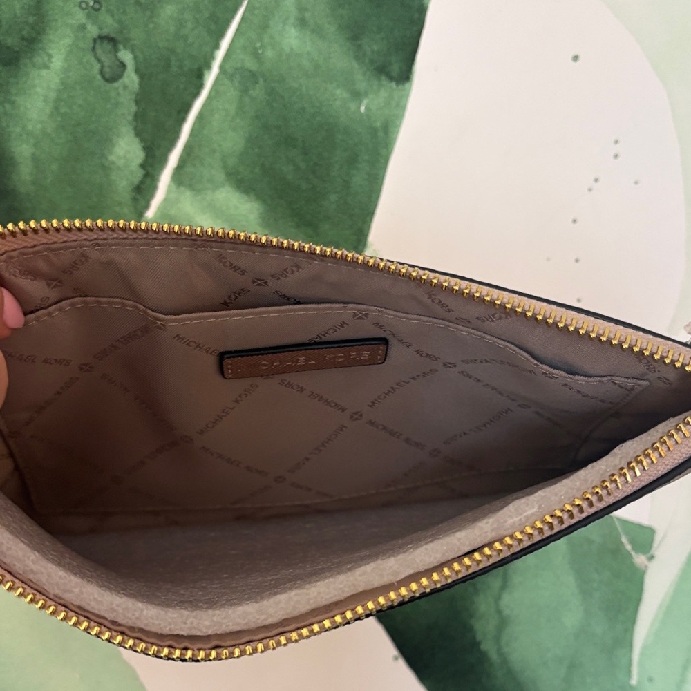 Michael Kors New Jet Set Charm Large Zip Clutch Wristlet.. $89 retail. - Picture 9 of 11